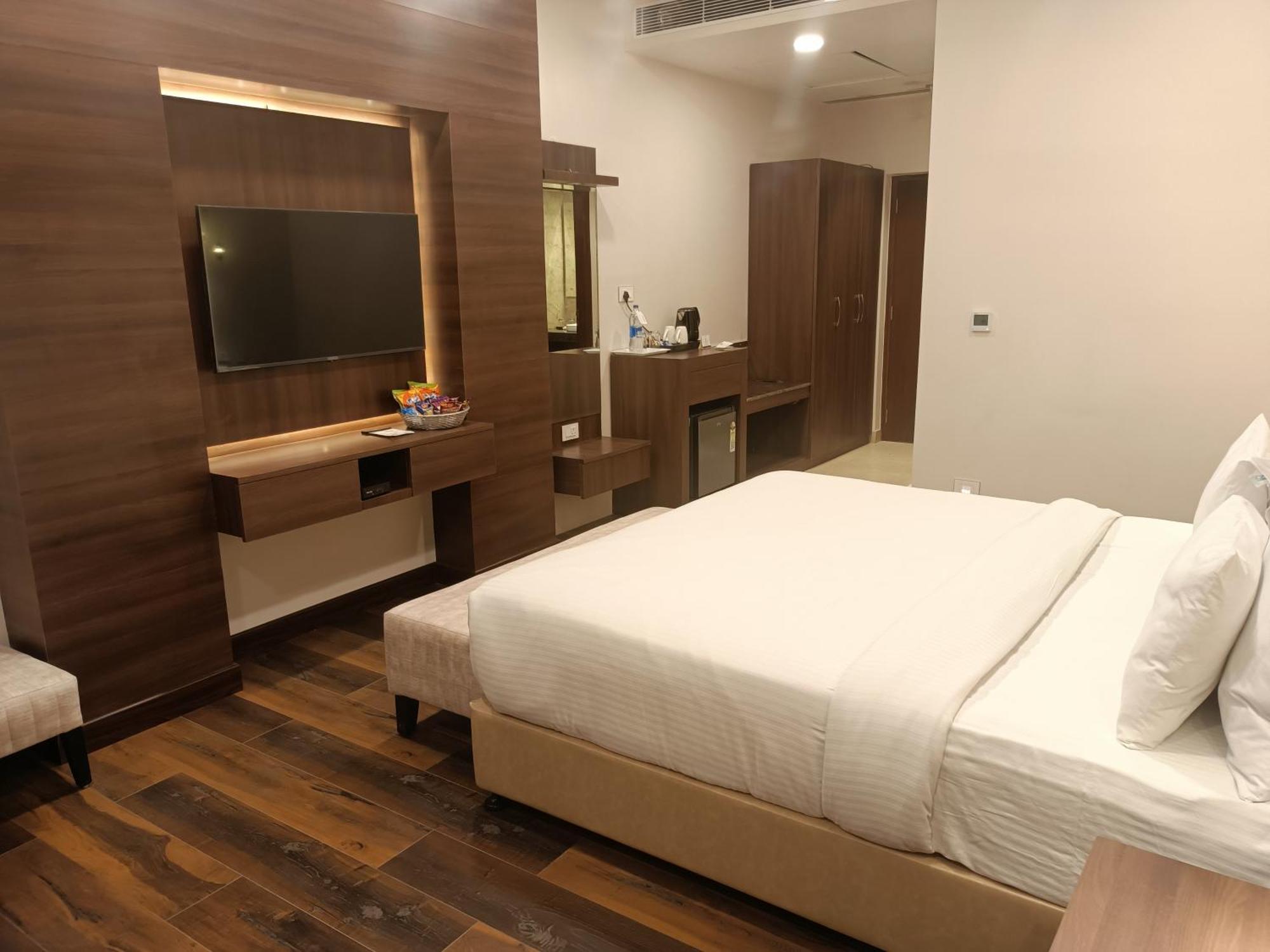 M B Greens Clarks Inn Moradabad Exterior foto